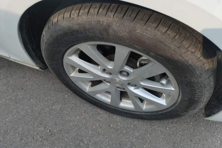 Used Chevrolet Malibu 2014 2.0L Automatic Luxury Edition Right Front Wheel Hub