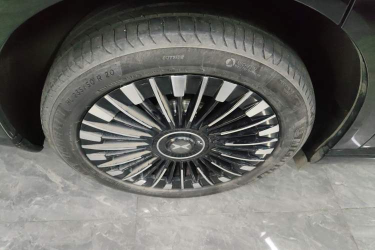 Used XPeng X9 2025 740 Ultra-Long Range Max Exterior 5