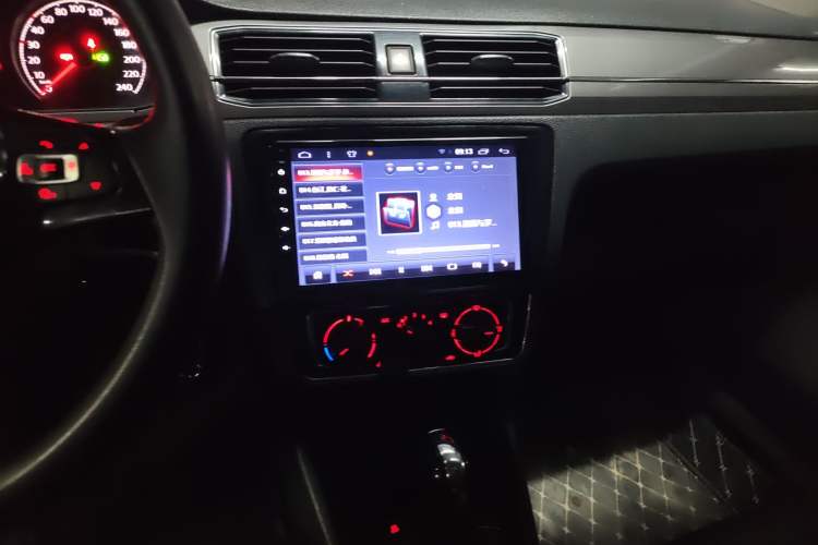 Used Volkswagen Santana 2018 1.5L Automatic Comfort Edition Audio And AC Panel