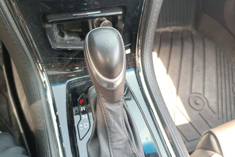 Used Cadillac ATS-L 2017 28T Tech Edition Gear Lever