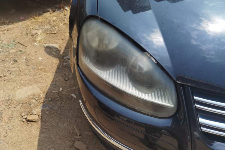 Used Volkswagen Sagitar 2011 1.6L Manual Comfort Version Right Front Headlight