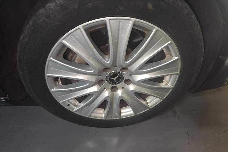 Used Mercedes-Benz S-Class 2019 S 320 L Right Front Wheel Hub