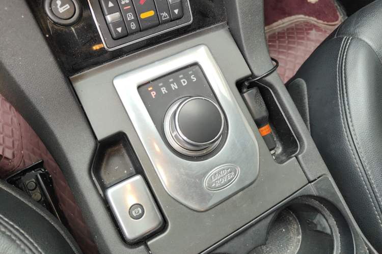 Used Land Rover Discovery 2013 3.0 SDV6 HSE Diesel Edition Gear Lever