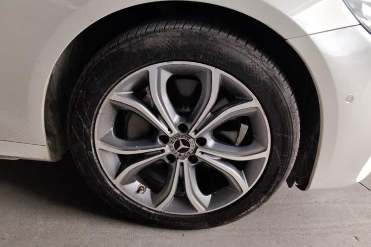 Used Mercedes-Benz E-Class 2019 Restyled E 300 L Sporty and Stylish Edition Right Front Wheel Hub