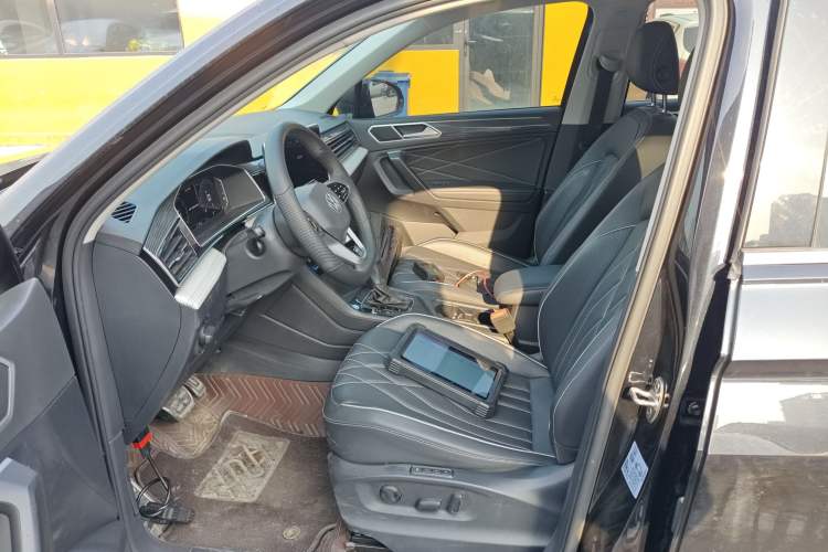 Used Volkswagen Tiguan L 2023 Restyled 330TSI Automatic Two-Wheel Drive R-Line Enhanced Comfort Version
