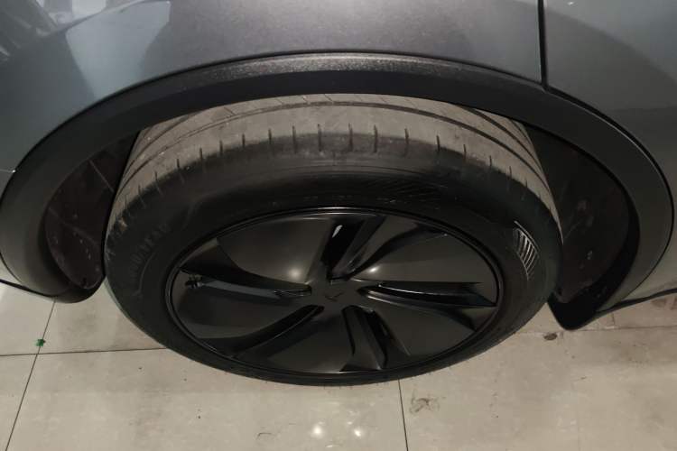 Used Tesla Model Y 2025 Rear-Wheel-Drive Version
