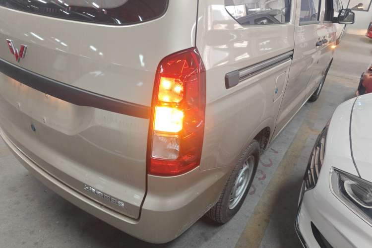 Used Wuling Hongguang V 2022 1.5L Jingqu Version Hydraulic Power Steering LAR