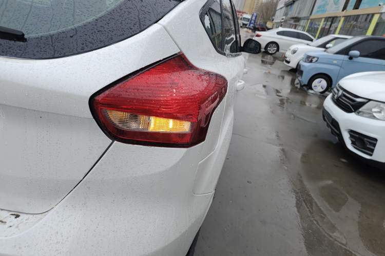 Used Ford Focus 2017 Hatchback 1.6L Automatic Comfort Plus SmartDrive Edition
