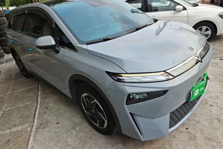 Used Venucia VX6 2023 520 Air Front Right 45 Deg