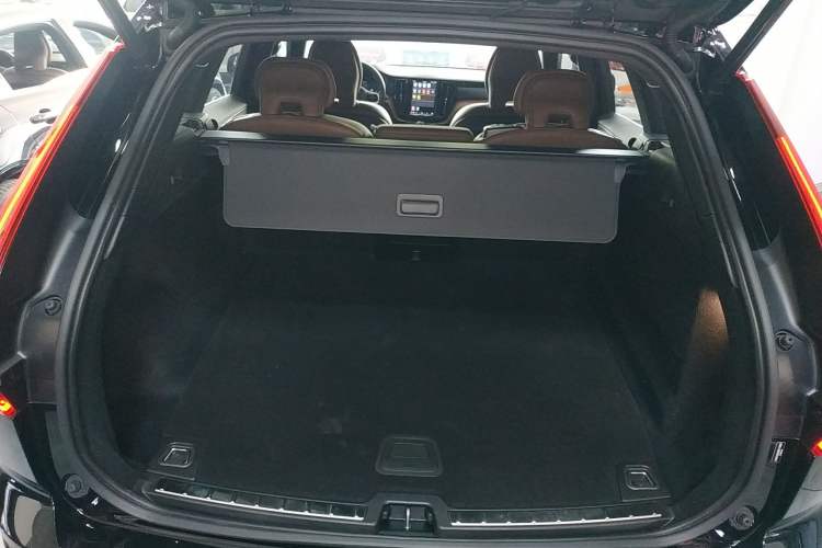 Used Volvo XC60 New Energy 2024 T8 Plug-in Hybrid Long-Range All-Wheel Drive Smart Luxury Edition Trunk