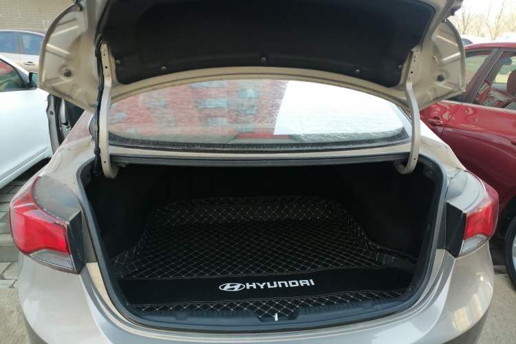 Used Hyundai Elantra (5th Generation / Langdong) 2016 1.6L Automatic Smart Version
