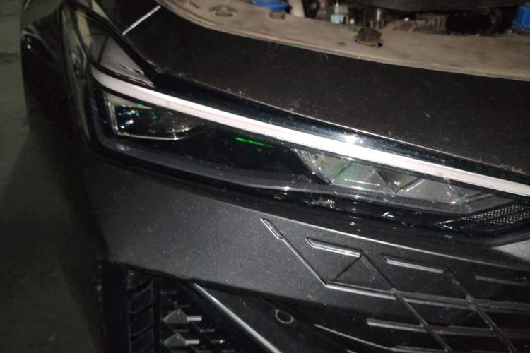 Used CHANGAN UNI-V 2022 1.5T Prestige Version Right Front Headlight