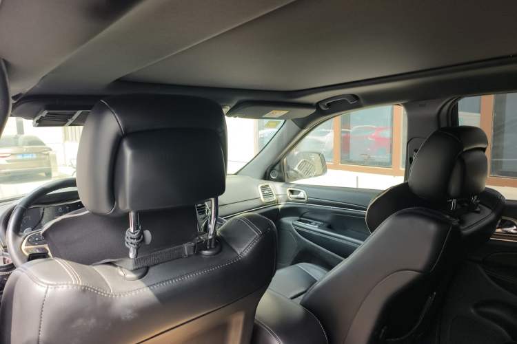 Used Jeep Grand Cherokee 2014 3.0TD Diesel Comfort Navigation Version Headliner