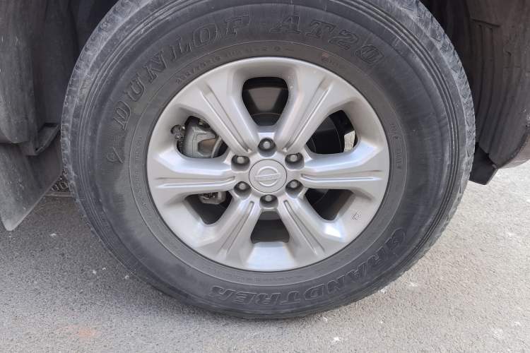 Used Nissan Navara 2017 2.5L Automatic 2WD Luxury Edition QR25
