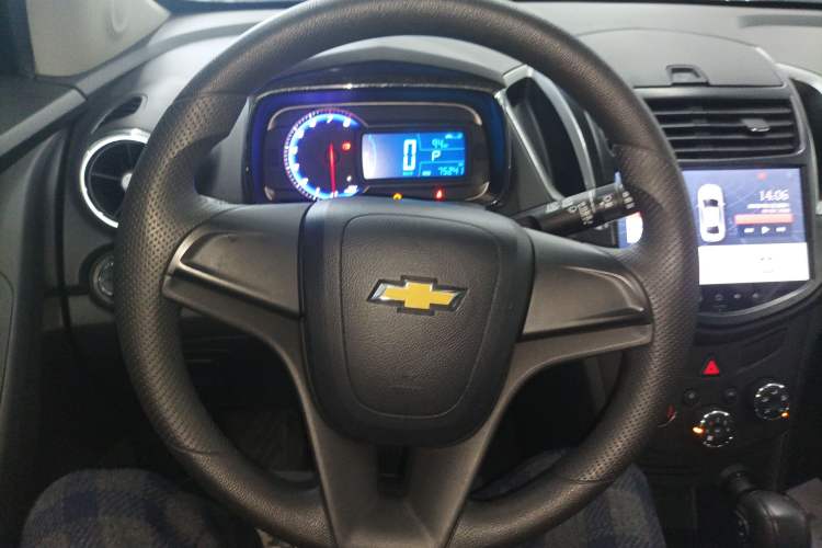 Used Chevrolet Trax 2016 1.4T Automatic Two-Wheel Drive Comfort Version with Sunroof Steering Wheel