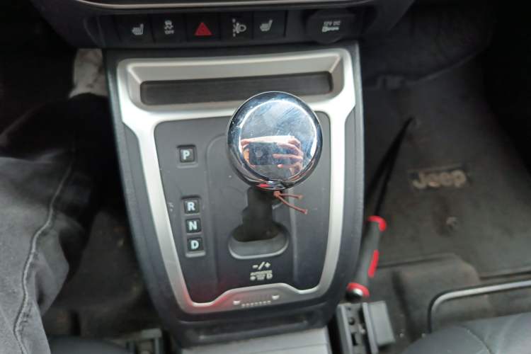 Used Jeep Compass 2014 2.0L two-wheel drive luxury version Gear Lever