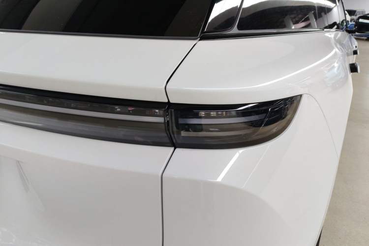 Used Li Auto i6 2025 Model Two-Wheel-Drive Standard Type
