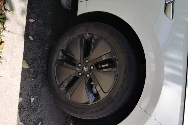 Used Li Auto L6 2024 Pro Model Right Front Wheel Hub