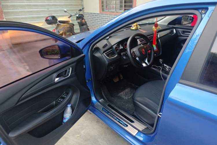 Used Roewe i5 2019 1.5L Automatic 4G Connected Langyue Edition
