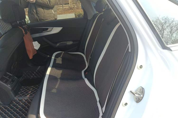 Used Audi A4L 2022 40 TFSI Luxury Dynamic Model
