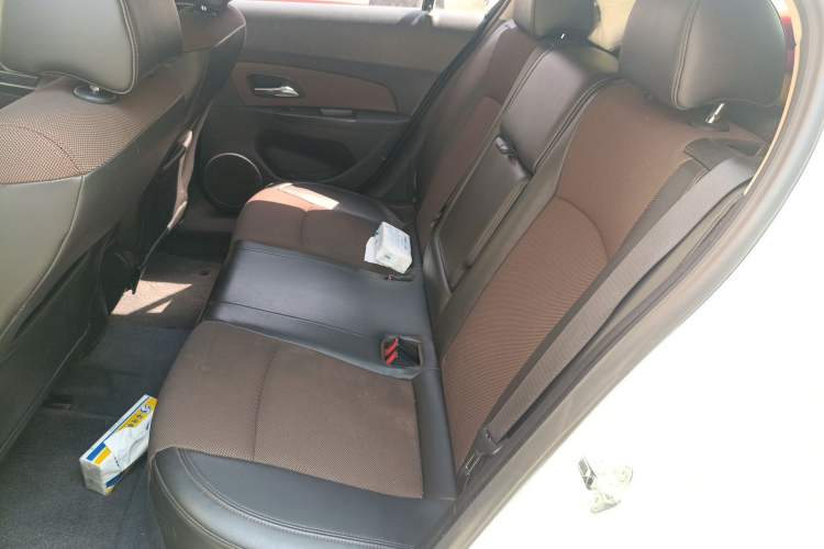 Used Chevrolet Cruze 2015 Hatchback 1.6L Automatic Comfort Edition Left Rear Seat