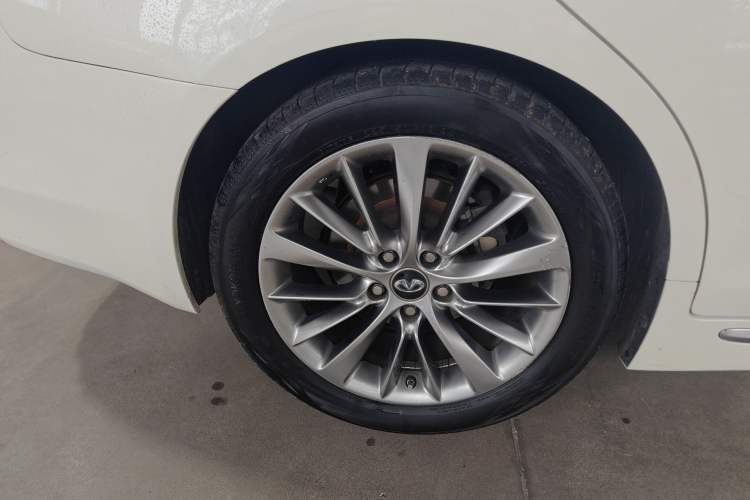 Used Infiniti Q50L 2018 2.0T Enjoyment Version China VI Standard Exterior 5