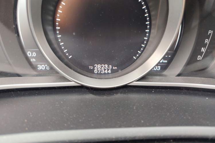 Used Volvo V40 2018 T3 Zhiyi Edition Odometer Close Up