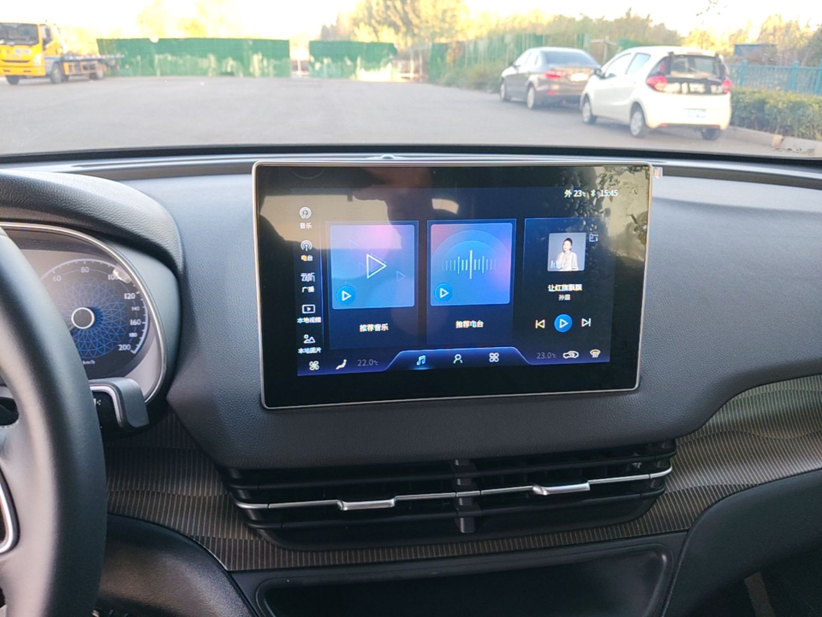 Hongqi E-QM5 2023 Base Travel Edition — снимка 15
