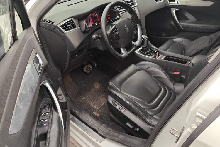 Used DS 5LS 2016 1.6T Luxury Edition THP160