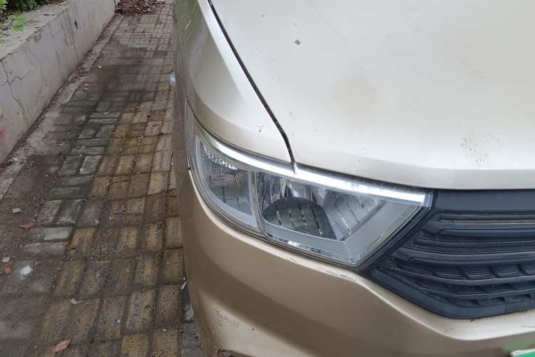 Used Wuling Hongguang V 2019 1.5L Jingqu Version China VI LAR Right Front Headlight