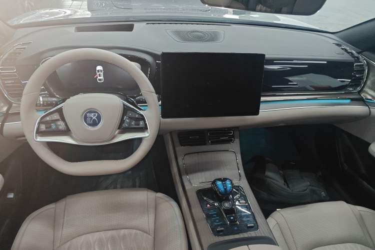 Used BYD Han 2025 DM-i Intelligent Driving Edition 125KM LiDAR Flagship Model Center Console