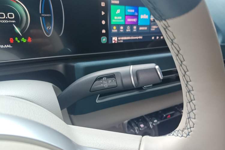 Used ORA Good Cat 2024 401 km Luxury Version 126 kW Gear Lever