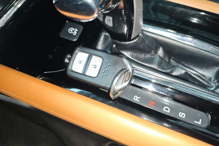 Used Honda Vezel 2015 1.8L CVT 2WD Luxury Model Vehicle Key