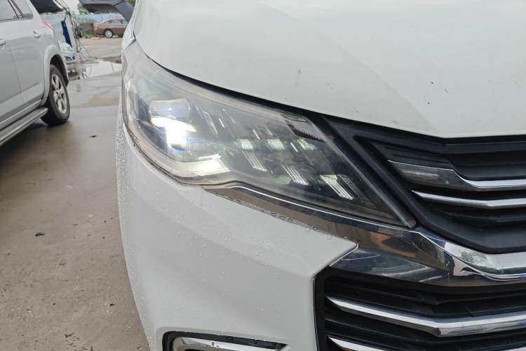 Used SAIC MAXUS G50  Right Front Headlight