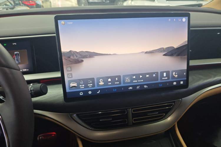 Used Denza D9 2025 DM-i Intelligent Drive 1020 Four-Wheel Drive Prestige Model
