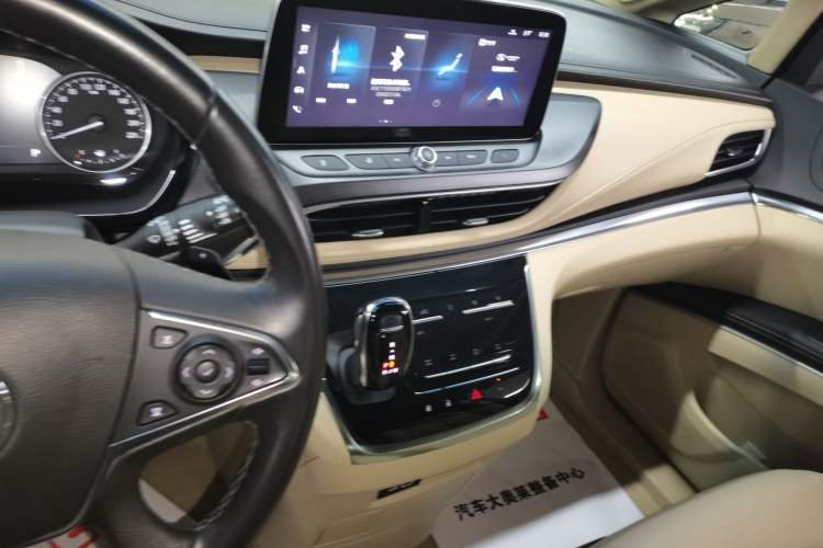 Used Buick GL8 2023 Facelifted Land Cruiser Executive Luxury Version
