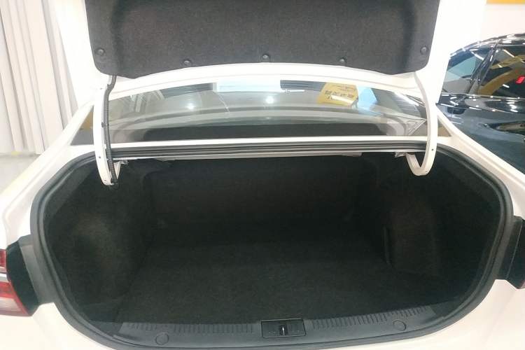 Used Roewe i6 2020 PLUS 1.6L CVT 4G Connected Glory Flagship Edition
