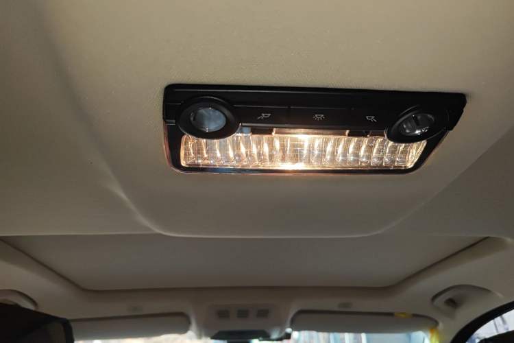 Used BMW 5 Series 2014 528Li Leading Model
