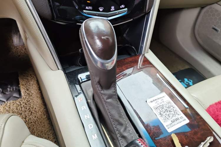 Used Cadillac XTS 2014 28T Comfort Version Gear Lever