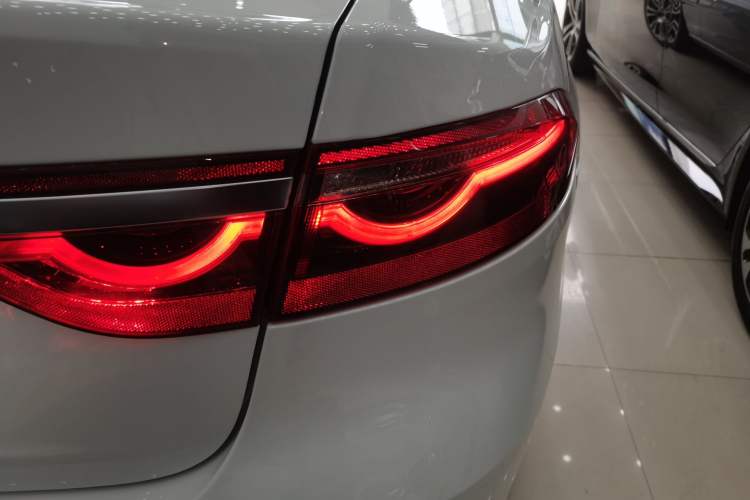 Used Jaguar XFL 2023 XFL 2.0T P250 Two-Wheel-Drive Luxury Deluxe Edition
