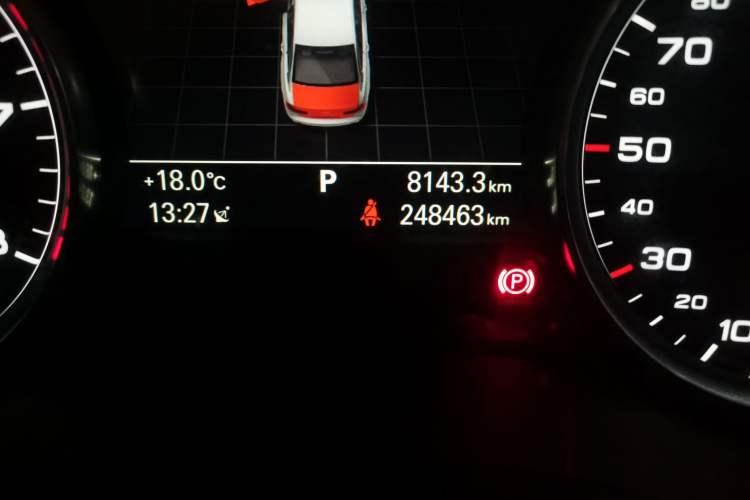 Used Audi A6L 2012 50 TFSI quattro Luxury Model Odometer Close Up