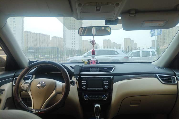 Used Nissan X-Trail 2014 2.5L CVT Leading Edition 4WD
