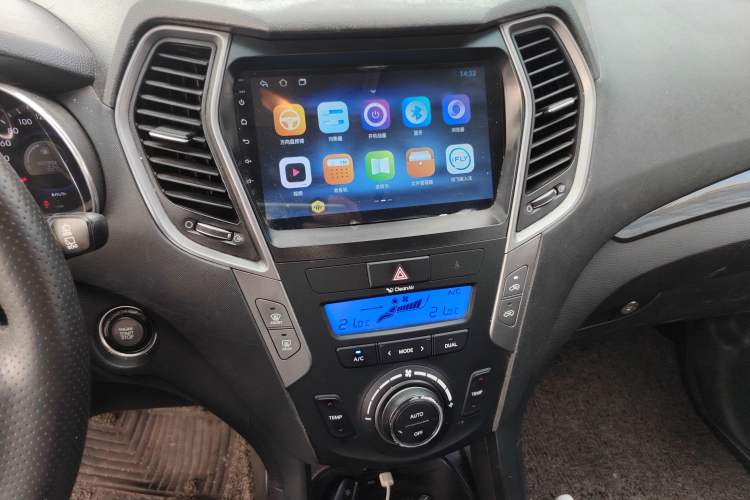 Used Hyundai Santa Fe 2013 2.4L Automatic Two-Wheel Drive Smart Version Audio And AC Panel