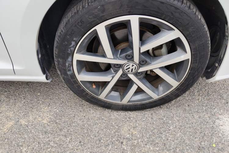 Used Volkswagen Golf 2019 280TSI DSG Luxury Version China VI Standard Right Front Wheel Hub