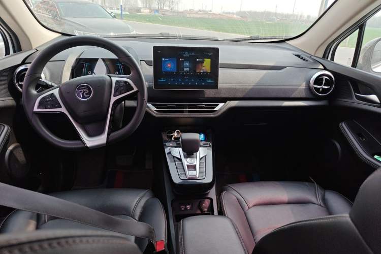 Used BYD Yuan New Energy 2019 EV535 Smart Connect Trendsetting Model Center Console