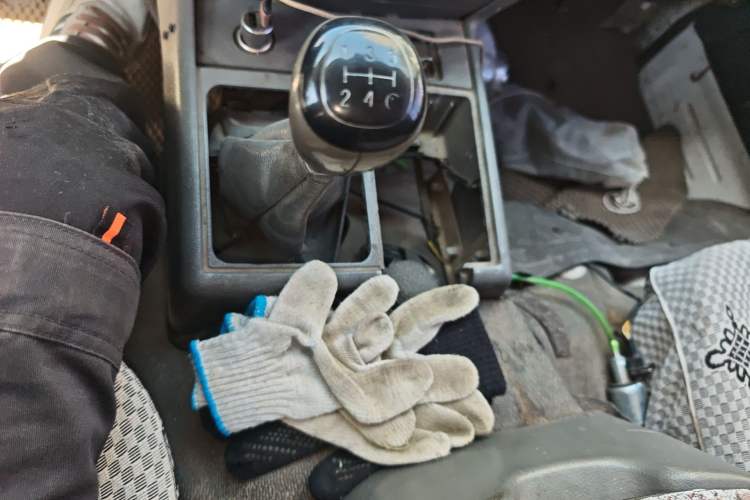 Used Jinbei Hiace 2014 2.0L Fifth-Generation Xiangyun Comfort Type 1 4G20C Gear Lever