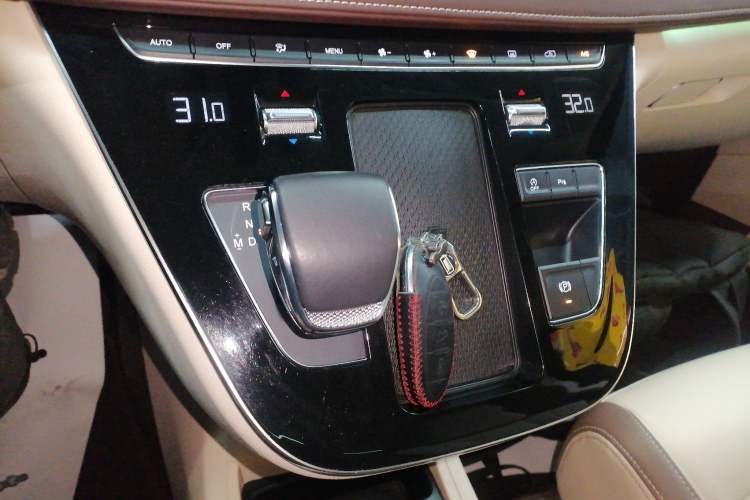 Used Bestune M9 2023 2.0T Ultimate Edition