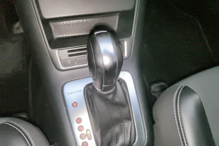 Used Volkswagen Tiguan 2016 300TSI Automatic All-Wheel Drive Fashion Vision Edition Gear Lever