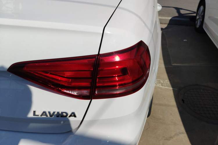 Used Volkswagen Lavida 2019 Lavida Start 1.5L Automatic Trendy Version China VI Standard Right Rear Taillight