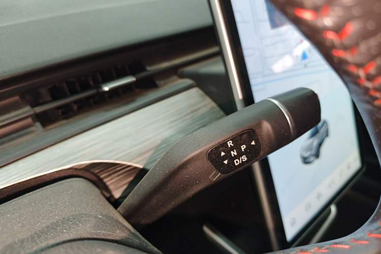 Used NETA V 2022 Chao 300 Lite Ternary Lithium Gear Lever